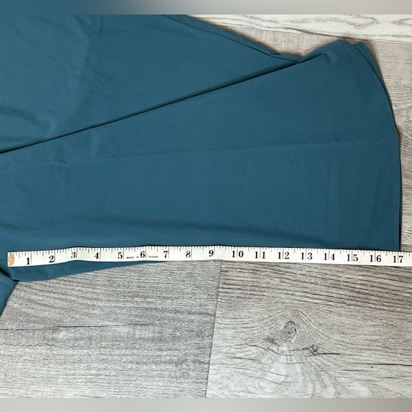 HALARA Breezeful High Waisted Crossover Pocket Quick Dry Capri Pants size XL NWT - Picture 8 of 9